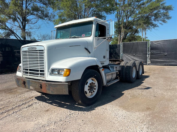 Photo of a 1996 Freightliner FLD112