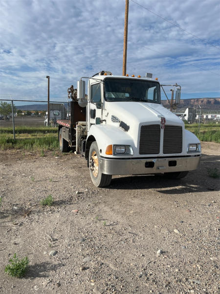 Photo of a 2003 Kenworth T300