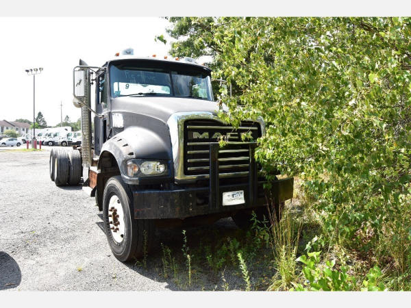 Photo of a 2012 Mack GU713 