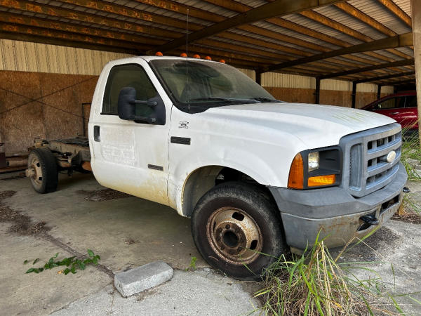 Photo of a 2006 Ford F350 SD 16U