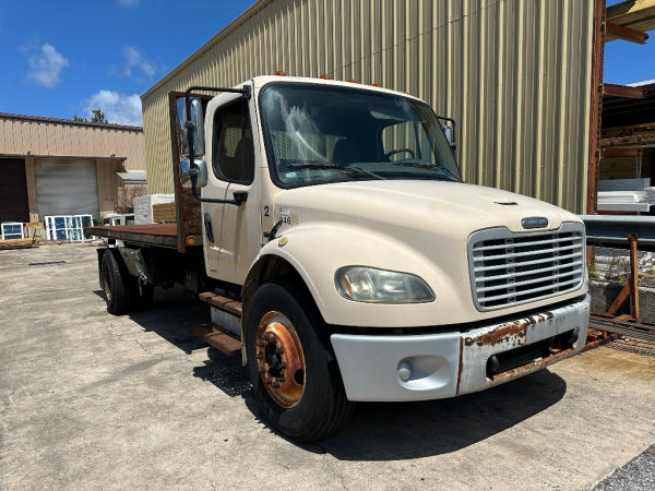 Photo of a 2006 Freightliner M2 106 MD