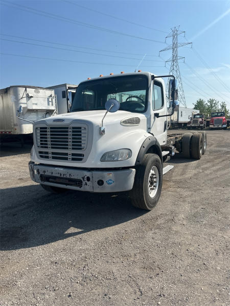 Photo of a 2014 Freightliner M2112