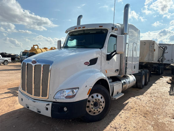 Photo of a 2014 Peterbilt 579