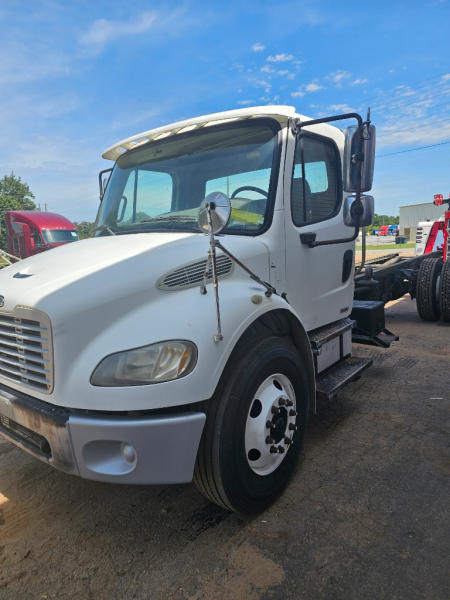 Photo of a 2007 Freightliner M2 106 MEDIUM DUTY